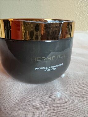 Hermetise Exfoliating Smoothing Body Scrub 14.45 oz Luxury Skincare